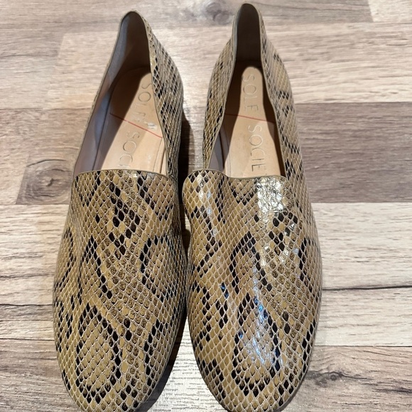 Sole Society Tan and Black Flats with Snakeskin Print - Picture 4 of 6